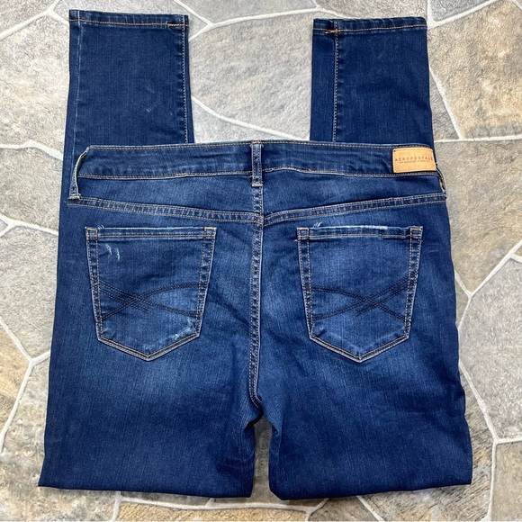 Aeropostale Distressed Jeggings - Picture 2 of 11